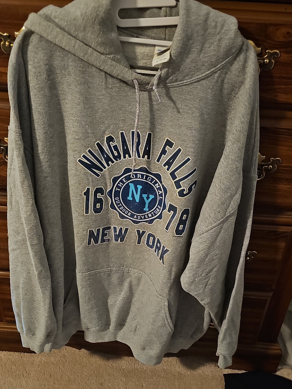 Gildan Gray Crewneck Sweatshirt with Blue New York Graphic